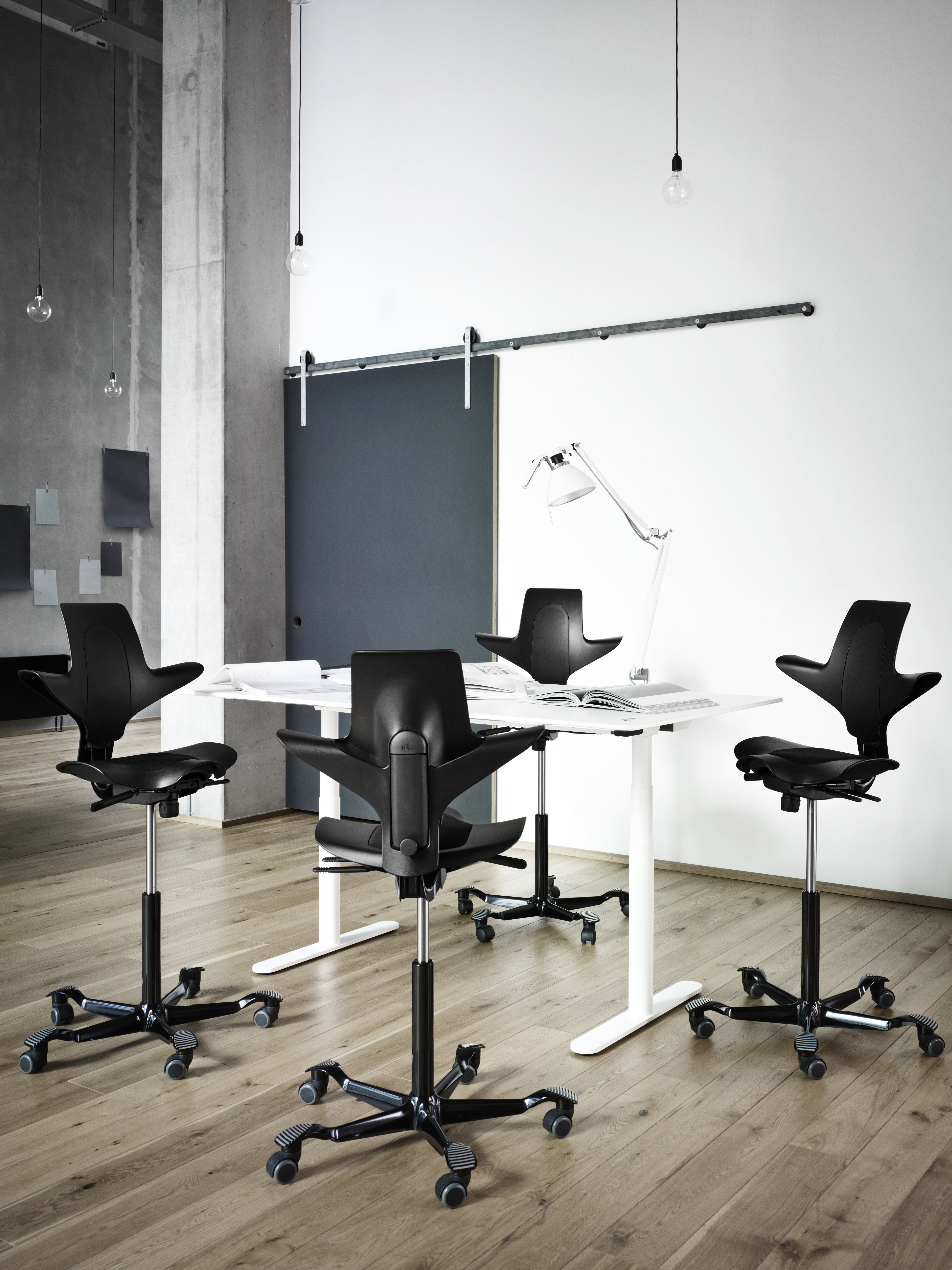 HÅG Capisco Puls stool at work table