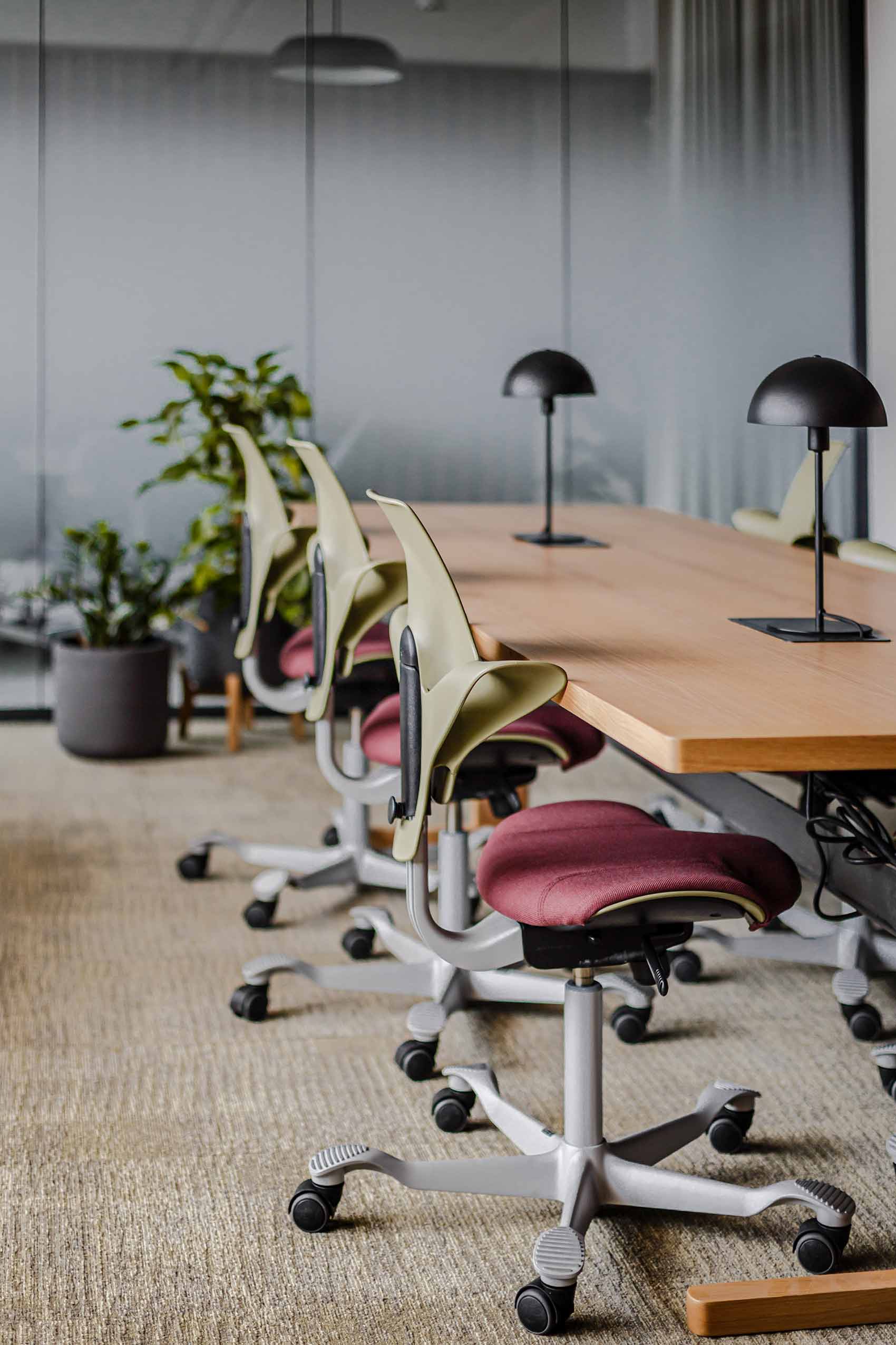 HÅG Capisco Puls chairs at desks at Energy firm | Photo: Workplace