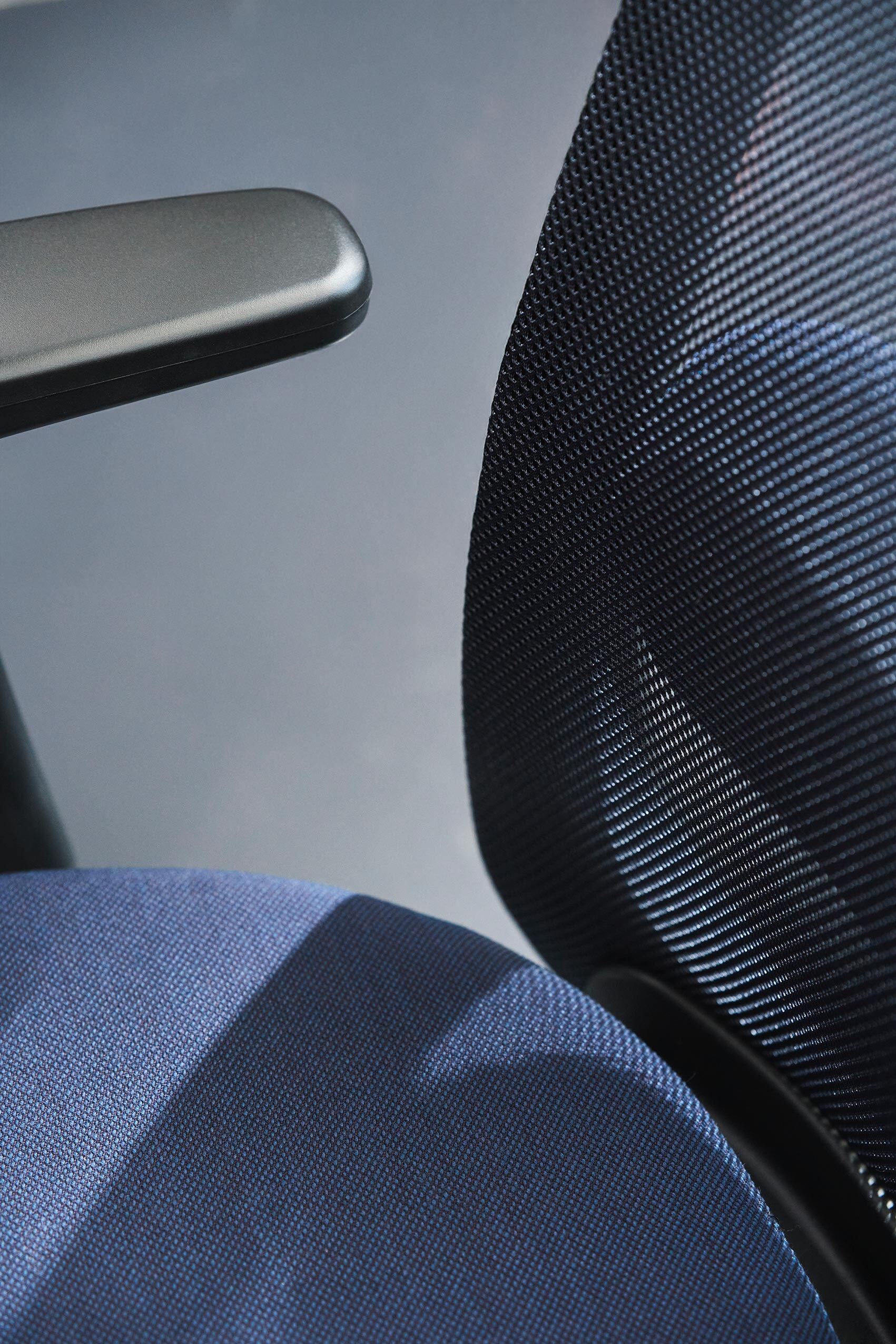 HÅG SoFi mesh in dark blue detail